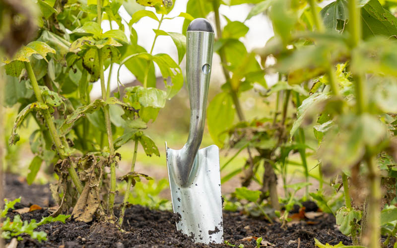 Lightweight and sturdy garden trowel - German manufacturing
