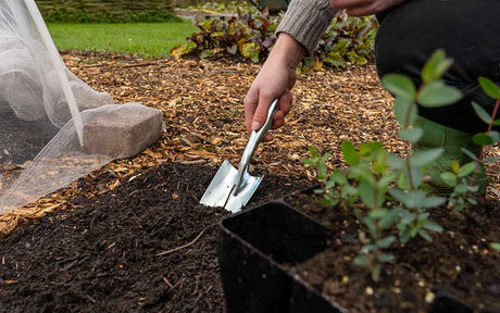 Lightweight and sturdy garden trowel - German manufacturing