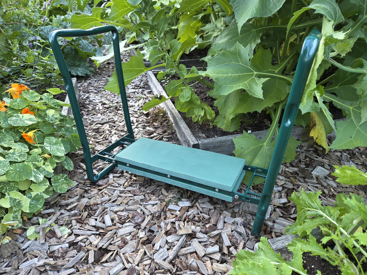 Make gardening easier and more comfortable with our practical Garden Kneeling Bench. Designed for planting, weeding, pruning and other everyday garden tasks.