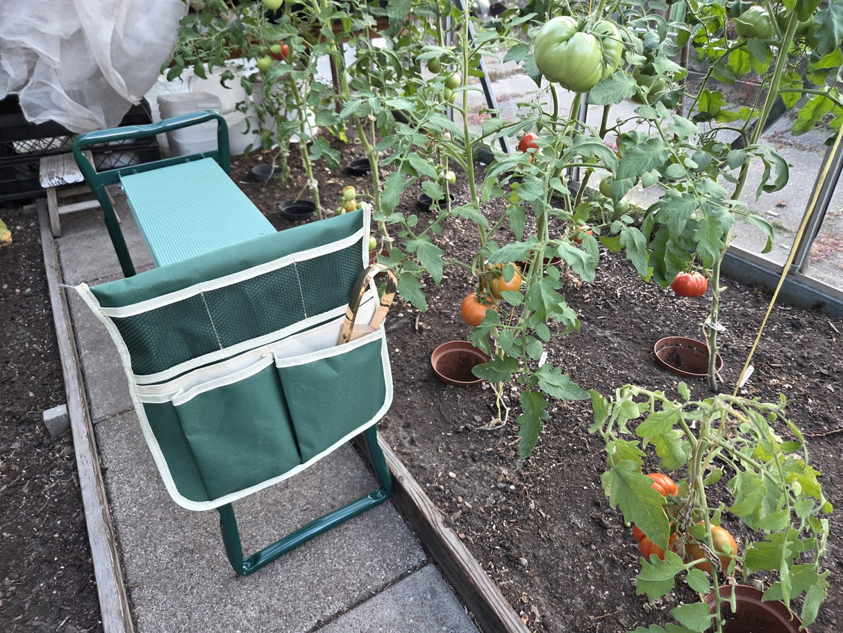 Make gardening easier and more comfortable with our practical Garden Kneeling Bench. Designed for planting, weeding, pruning and other everyday garden tasks.